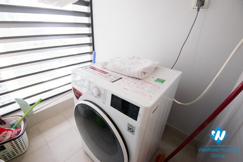 Beautiful bright 2-bedroom apartment in Vinhomes Metropolis, Ba Dinh