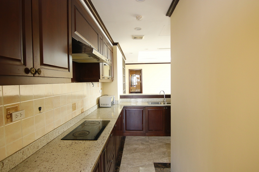 Bright modern 3-bedroom apartment for rent in Ba Dinh