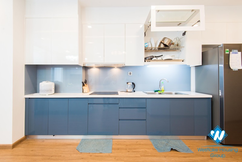 Beautiful bright 2-bedroom apartment in Vinhomes Metropolis, Ba Dinh