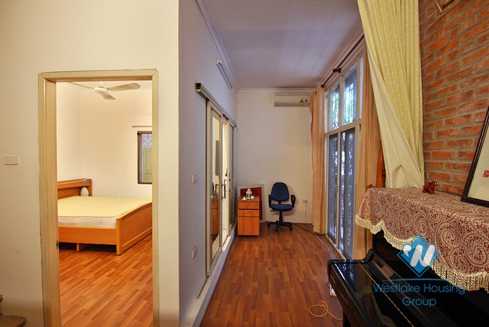 An affordable house for rent in Xuan Dieu, Tay Ho, Ha Noi