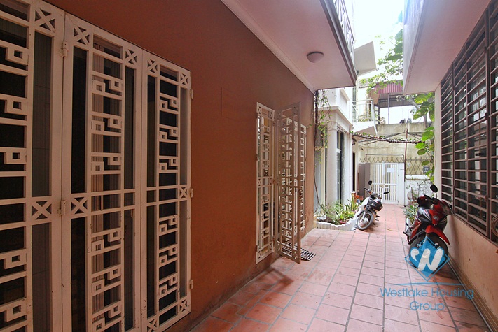 An affordable house for rent in Xuan Dieu, Tay Ho, Ha Noi