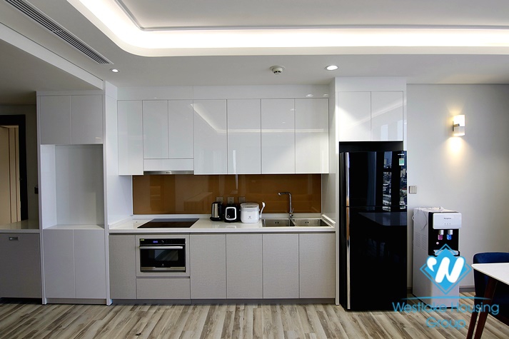 A High End Fabulous 2 bedroom apartmment for leasing in Ba Dinh 