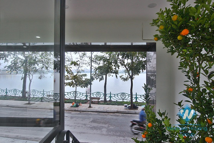 Lake view place to make an office in Nhat Chieu, Tay Ho