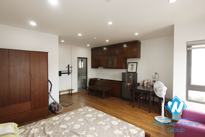 An affordable studio with good lighting for rent on Nui Truc street, Ba Dinh
