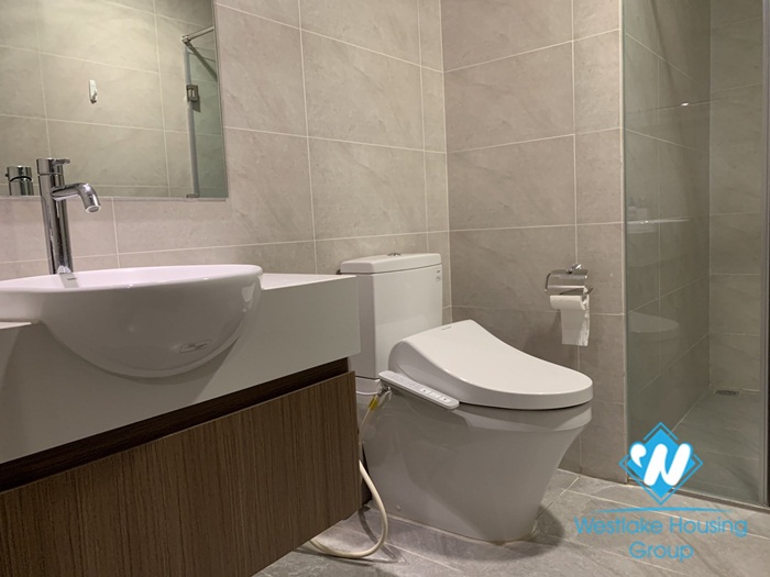 A beautiful and modern apartment for rent in HongKong Tower, Dong Da District.