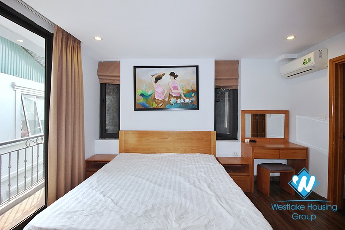 A beautiful lake view 2 bedroom apartment for rent in Nhat chieu, Tay ho