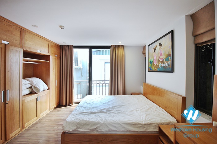 A beautiful lake view 2 bedroom apartment for rent in Nhat chieu, Tay ho