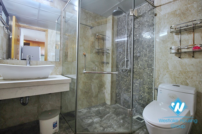 A beautiful lake view 2 bedroom apartment for rent in Nhat chieu, Tay ho