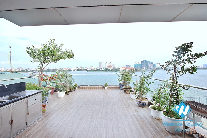 A beautiful lake view 2 bedroom apartment for rent in Nhat chieu, Tay ho