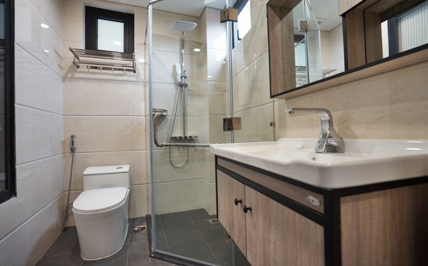 A newly 2 bedroom apartment for rent in Truc bach area