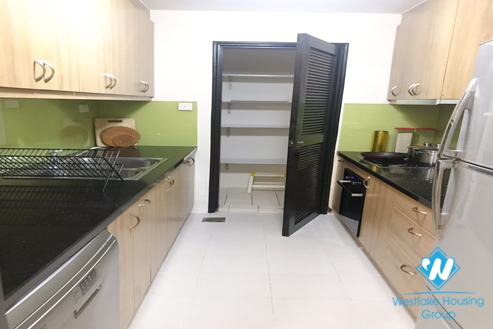 Luxuriously furnished apartment with 4 bedroom in High-End building on Diamond Westlake for lease