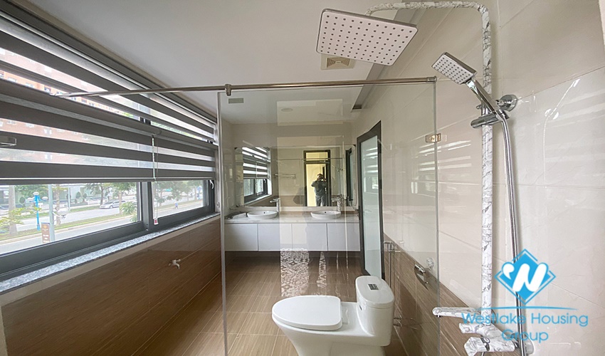 Beautiful 4 bedroom house with for rent in Start lake, Tay Ho, Hanoi
