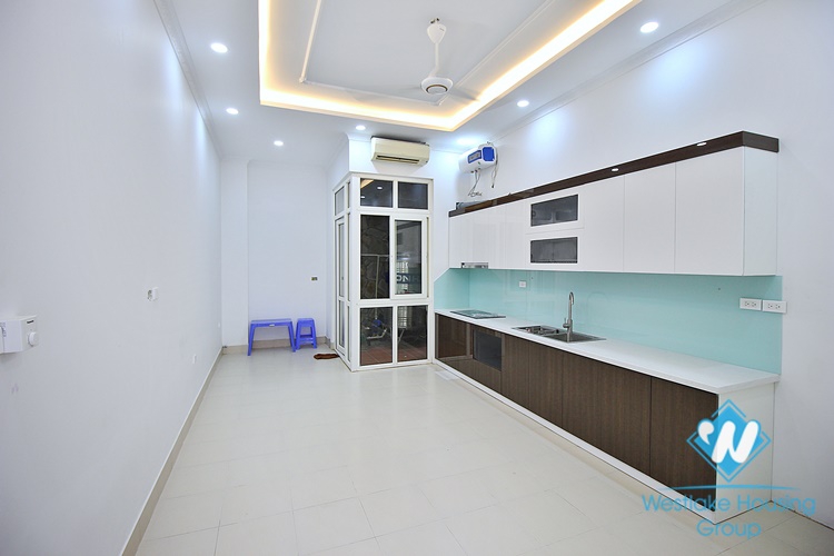 Unfurnished four bedrooms house for rent in Dang Thai Mai st, Tay Ho area