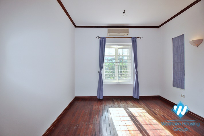 Beautiful garden house for rent in Au Co street, Tay Ho District, Ha Noi