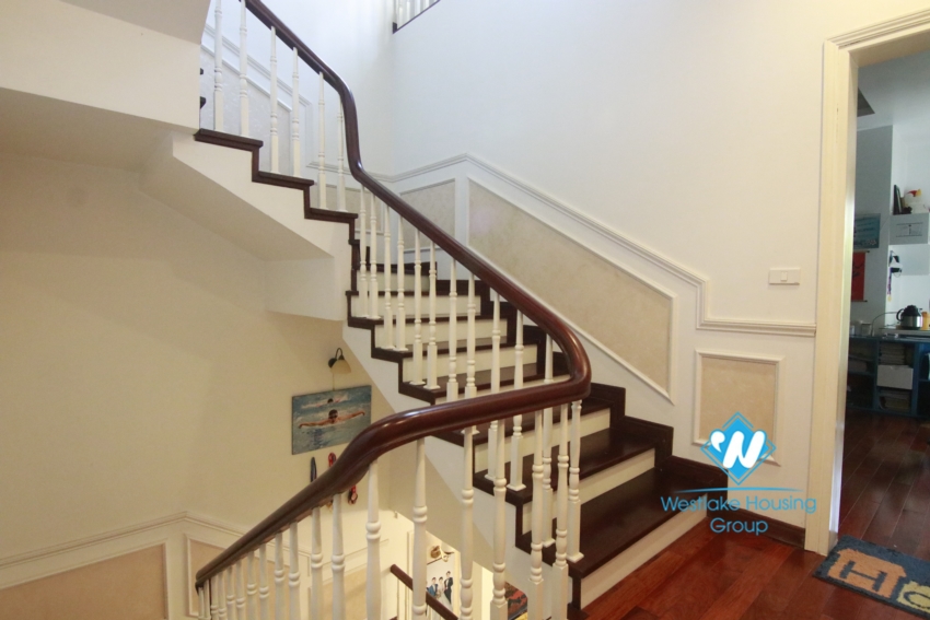 Villa for rent in Vinhome Riverside near BIS.