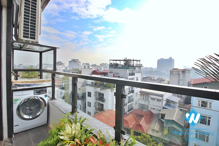 A bright and modern 1 bedroom apartment for rent in Xuan dieu, Tay ho