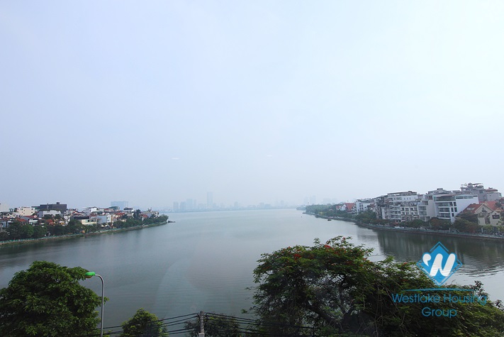 Lake view - 02 bedrooms apartment for rent in Xuan Dieu st
