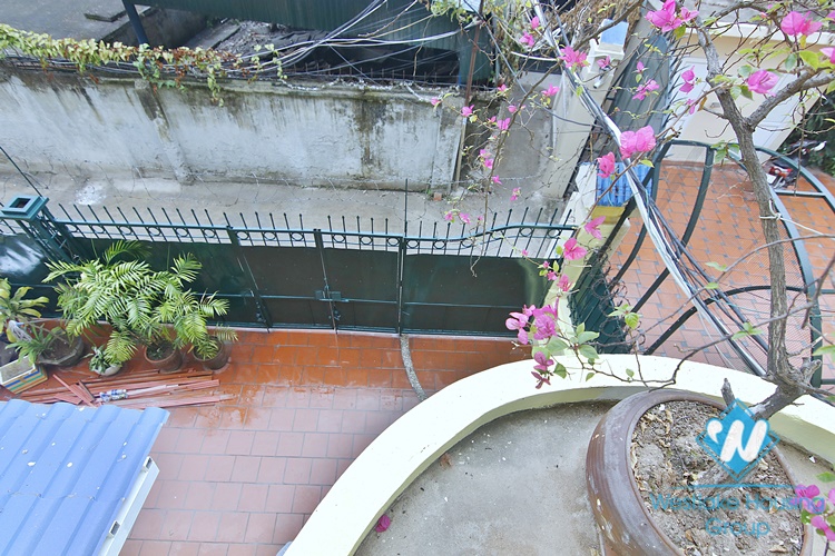 Unfurnished 4 beds house for rent in Tay Ho district, Ha Noi