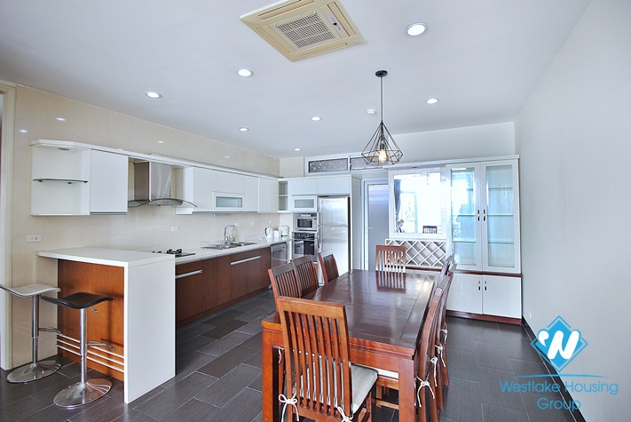 High quality 3 bedroom apartment with lake view in Quang An, Tay Ho