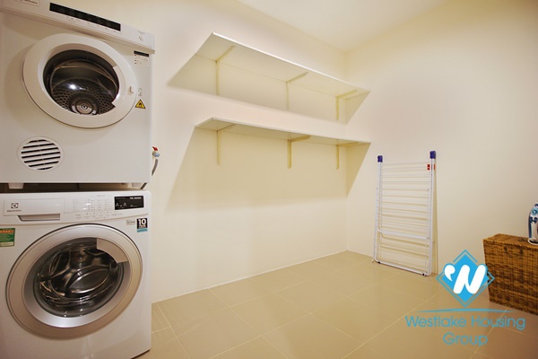 A beautiful service 4 bedroom apartment for rent in Dang thai mai, Tay ho, Ha noi 