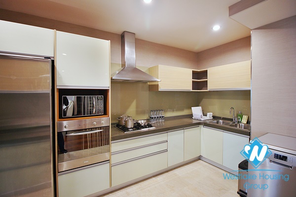 A beautiful service 4 bedroom apartment for rent in Dang thai mai, Tay ho, Ha noi 