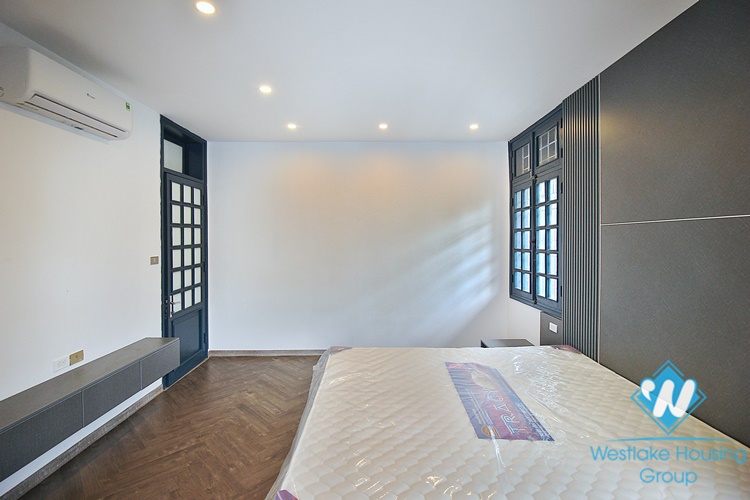Lake view two bedrooms apartment for rent in Xuan Dieu, Tay Ho