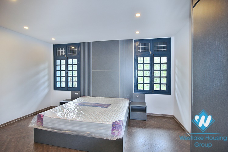 Lake view two bedrooms apartment for rent in Xuan Dieu, Tay Ho