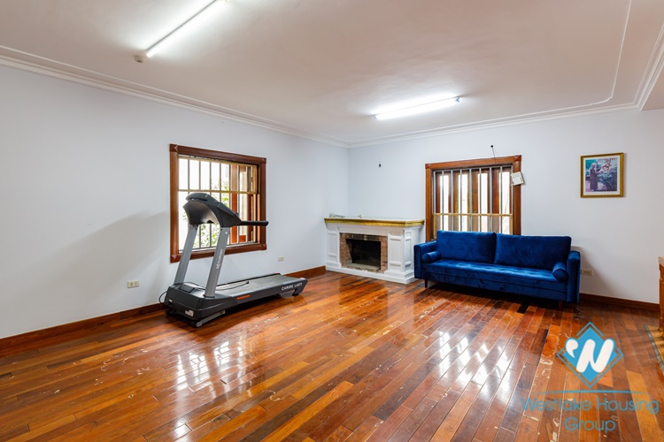 A Nice House with Feng Shui garden for rent in Au Co, Tay Ho