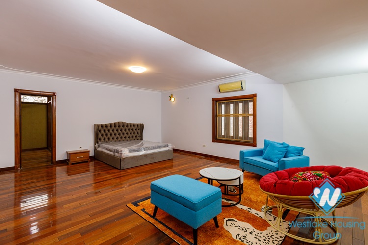 A Nice House with Feng Shui garden for rent in Au Co, Tay Ho