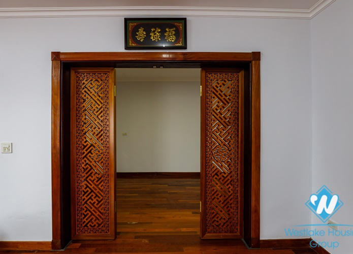 A Nice House with Feng Shui garden for rent in Au Co, Tay Ho