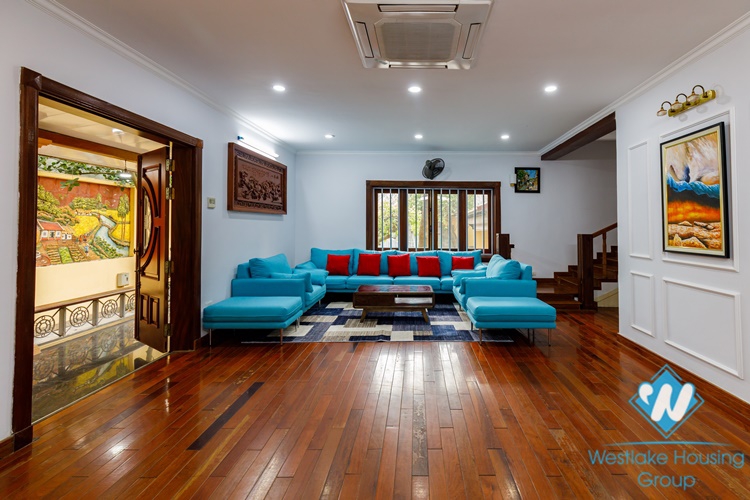 A Nice House with Feng Shui garden for rent in Au Co, Tay Ho