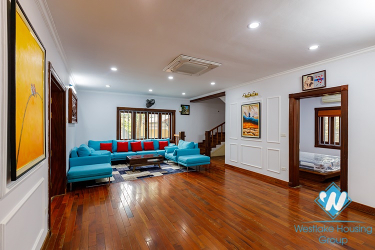 A Nice House with Feng Shui garden for rent in Au Co, Tay Ho