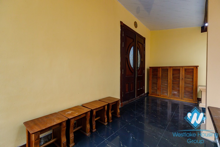 A Nice House with Feng Shui garden for rent in Au Co, Tay Ho