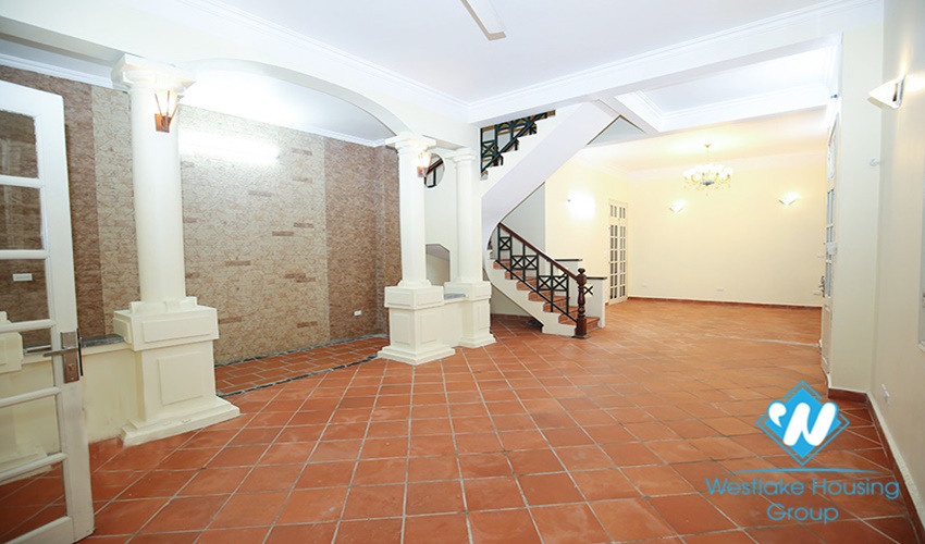 Unfurnished 4 beds house for rent in Dang Thai Mai st, Tay Ho district, Ha Noi