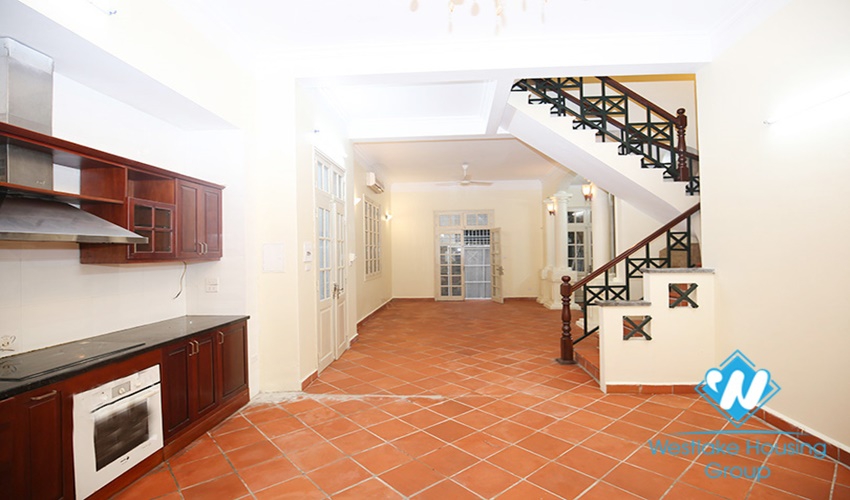 Unfurnished 4 beds house for rent in Dang Thai Mai st, Tay Ho district, Ha Noi