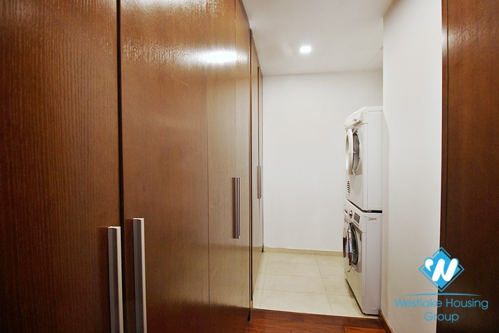 Luxurious apartment with stunning lake view for rent on Xuan Dieu street, Westlake, Tay ho, Hanoi