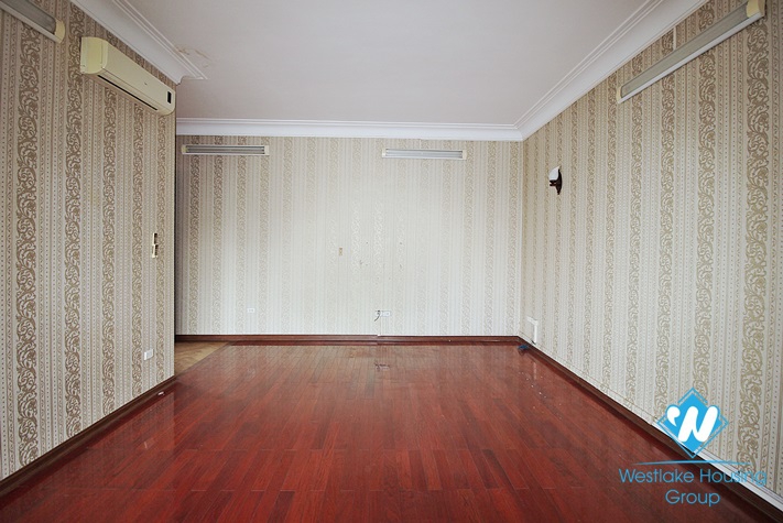 Lakeview an Embassy villa or office for rent in Trich Sai street, Tay Ho