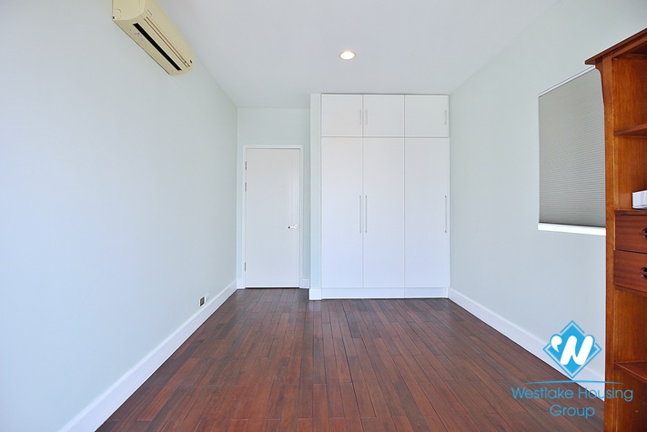 Lake view and high floor 5 beds apartment for rent in Golden Westlake building, Tay Ho