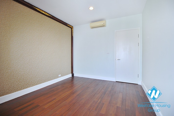 Lake view and high floor 5 beds apartment for rent in Golden Westlake building, Tay Ho