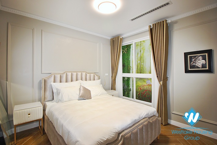 Lake view and luxurious 4 beds apartment for rent in Xuan Dieu st, Tay Ho