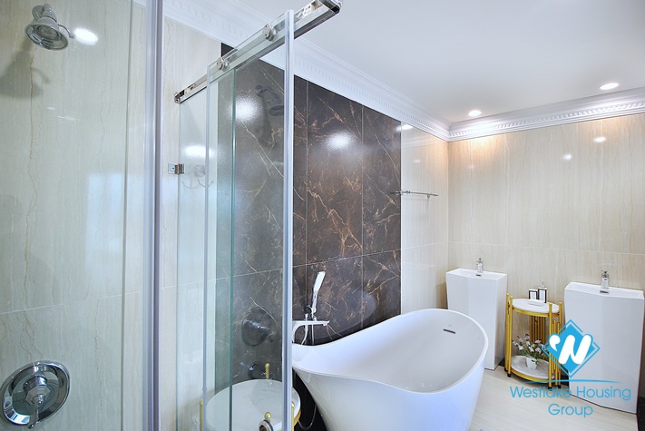 Lake view and luxurious 4 beds apartment for rent in Xuan Dieu st, Tay Ho