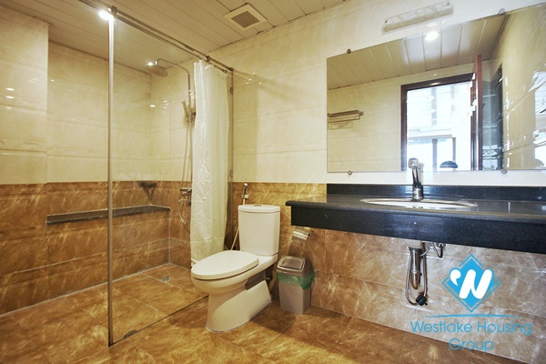 A good price 3 bedroom apartment for rent in Xuan dieu, Tay ho