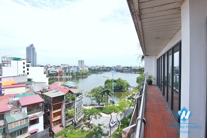 Beautiful lake view 4 bedroom apartment for rent in Tay ho, Hanoi