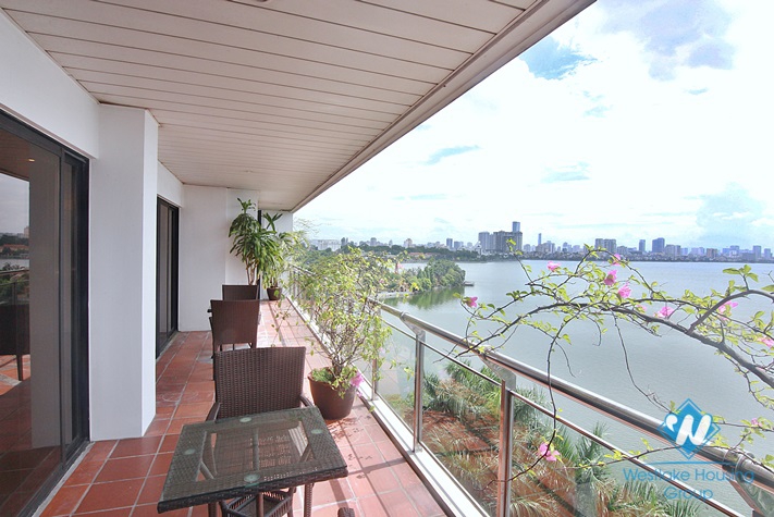 Beautiful lake view 4 bedroom apartment for rent in Tay ho, Hanoi