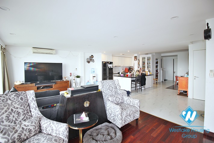 Lake view duplex 4 beds apartment for lease in Quang Khanh st, Tay Ho