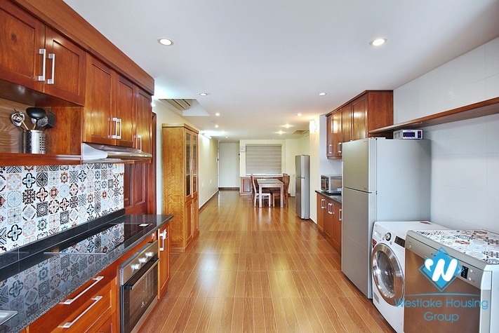 Good 3 bedroom apartment with lake view in Xuan dieu, Tay ho