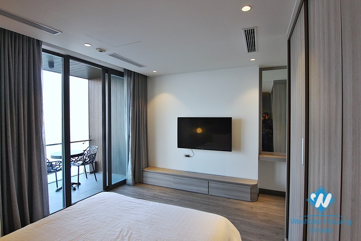 Lake view one bedroom apartment for rent in Nguyen Dinh Thi st, Tay Ho