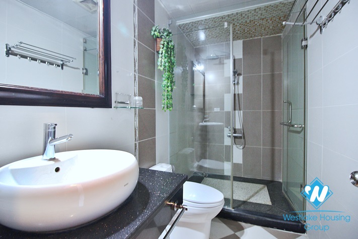 Lake view 2bed apartment for lease in Xuan Dieu, Tay Ho