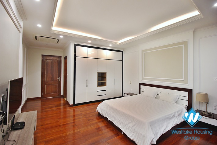Spacious and lake view 2beds apartment for rent in Vu Mien st, Tay Ho