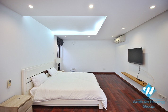 Lake view and spacious 3 beds apartment for lease in Vu Mien st, Tay Ho
